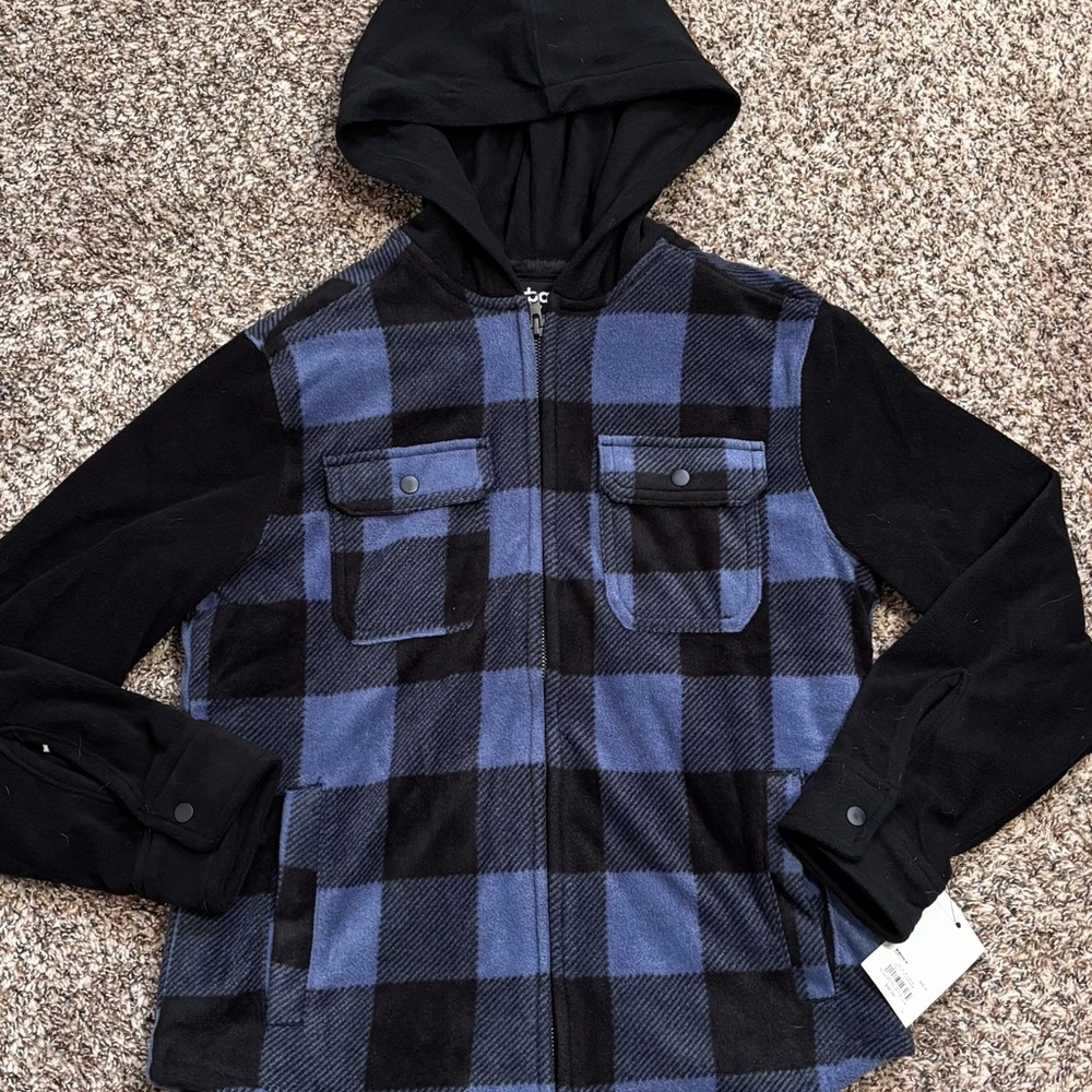 NWT Urban Pipeline Boys Fleece Zip Up Jacket. Medium